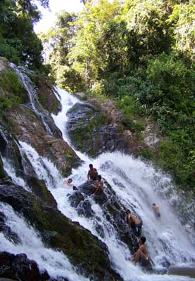 Lata Meraung Waterfall